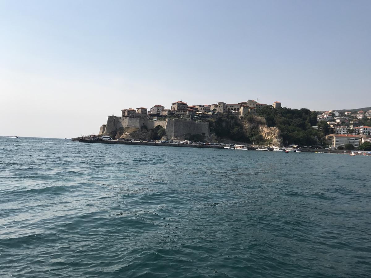 Hotel La Rosa Negra Ulcinj Bagian luar foto